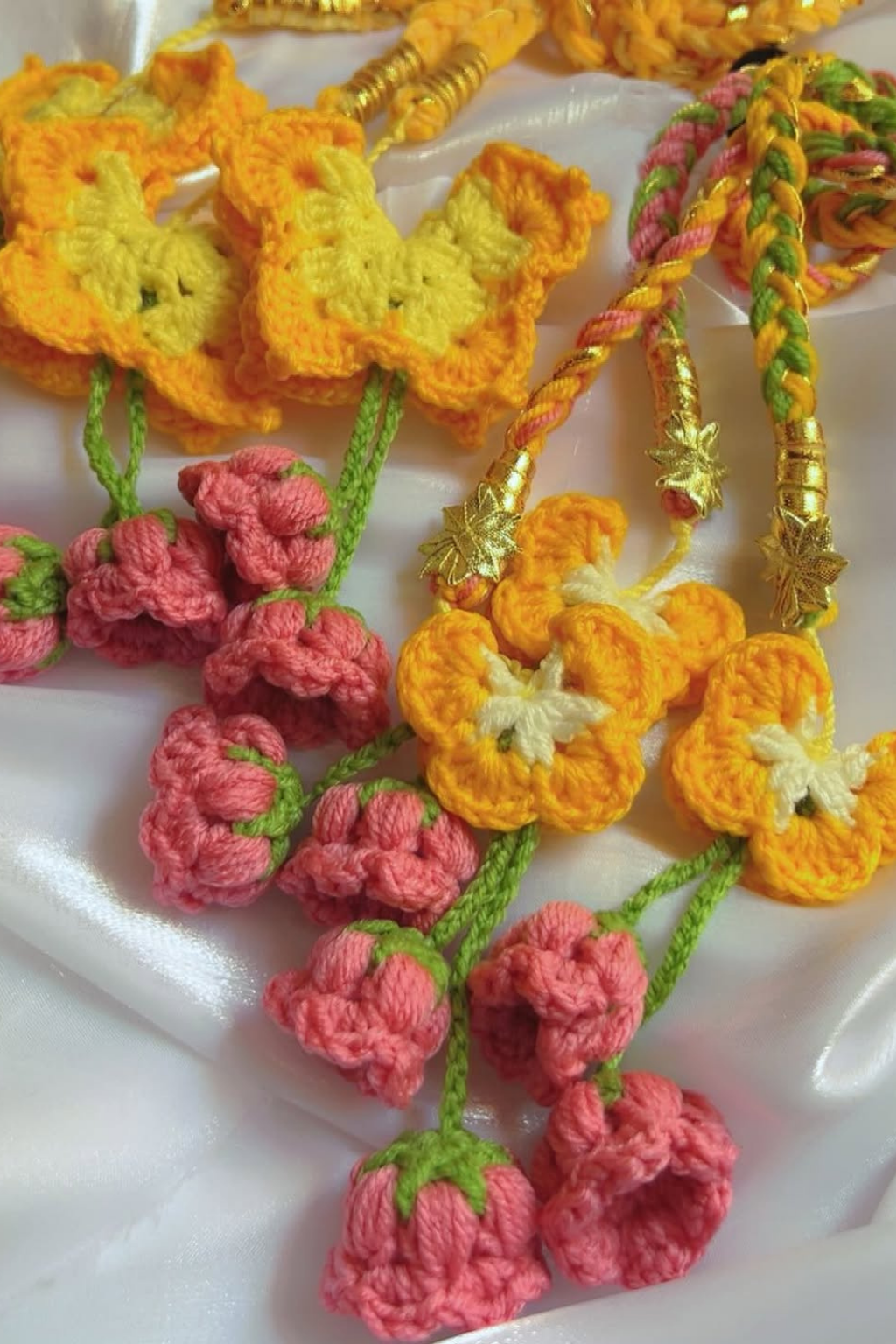 Rosellea Titli Paranda - Har Zulf Mein Titli Ka Jadoo