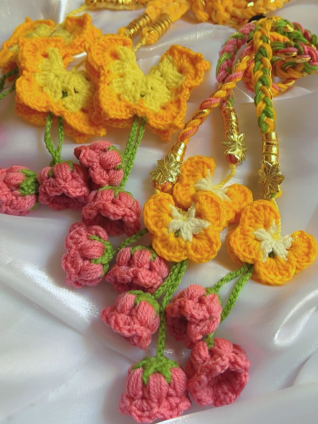 Rosellea Titli Paranda - Har Zulf Mein Titli Ka Jadoo