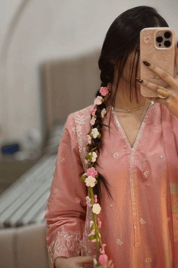Gulabi Bahar Paranda – Har Zulf Mein Mohabbat Ka Naram Rang
