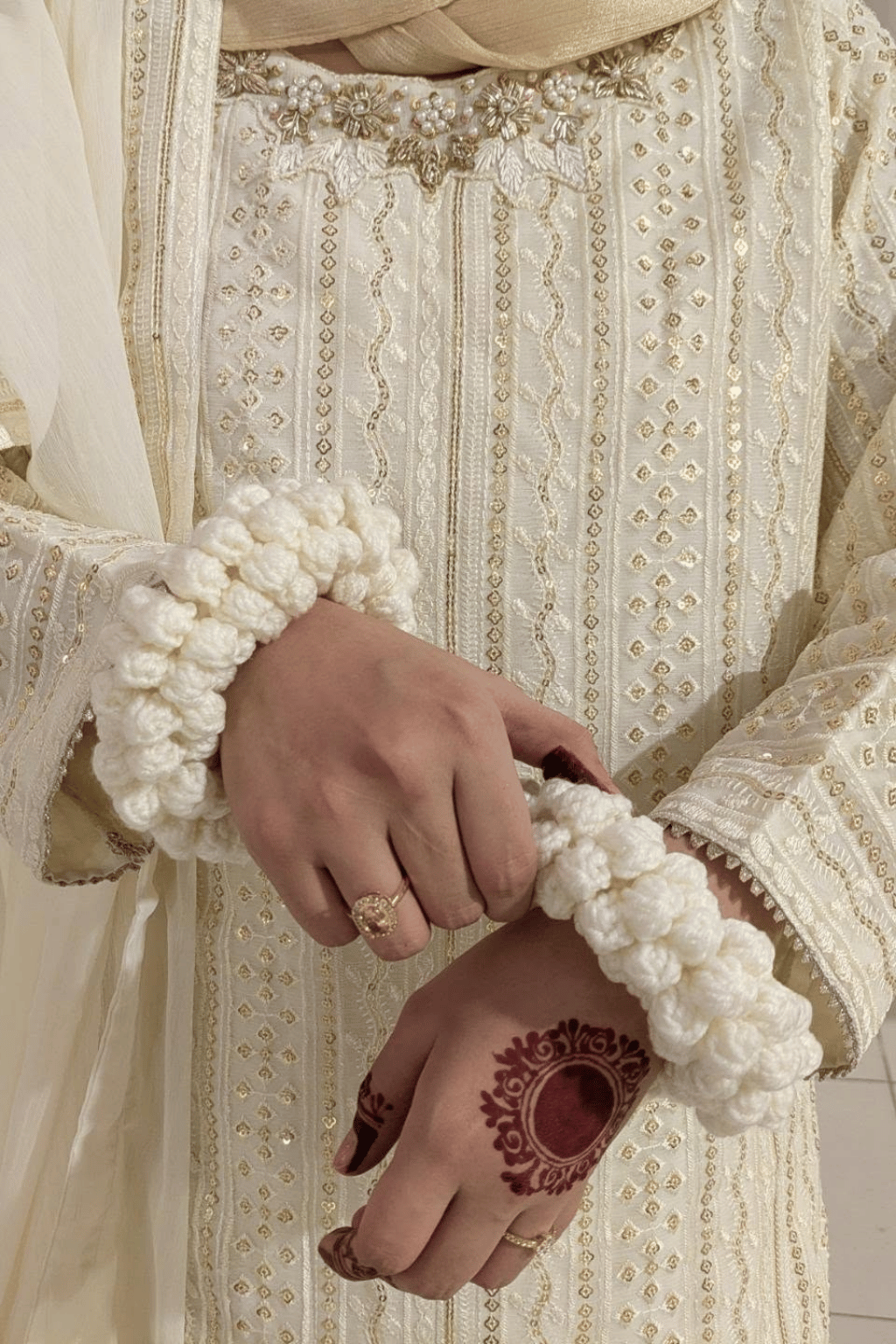 🤍 Noor-e-Gul White Blossom Gajra